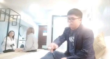 嫖王威哥酒店双飞两个骚妹子