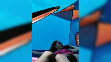 新生代户外黑丝女神『户外温柔的诱惑』和炮友荒郊野外户外帐篷内激烈啪啪 无套抽插放肆浪叫 御姐秒变欲女