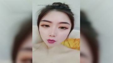 高颜值美少女『张柏芝表妹』自摸诱惑纤细身材揉搓大奶子掰穴自慰诱惑十足