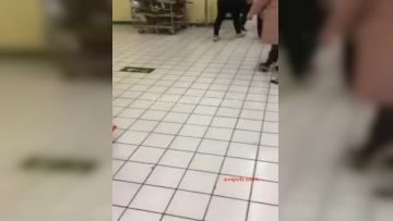 推特红人绿帽大神带美娇妻在国内某大型超市内真空露出让别的男人摸臀停车场内啪啪啪