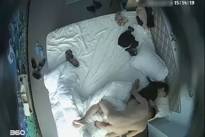 酒店水滴摄像头监控偷拍小情侣激情啪啪很有拍动作片的潜质