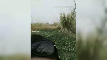 “我草泥马你快点这么骚”对白粗口淫荡白嫩美少妇与老公粗鲁变态兄弟偸情驱车跑到野外打地铺啪啪内射