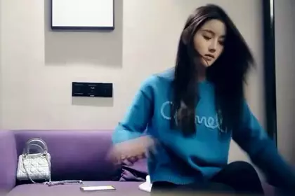 在学校肯定属于一级校花的外围女神，长得太清纯了和欧阳娜娜一样美，说话声音嗲里嗲气的，各种做爱姿势高度配合