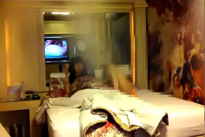 长相很是清纯的嫩模到了床上却很骚真是极品啊，各种姿势猛草最后内射