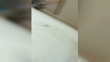 【小野猫啊】车上跳蛋户外撒尿，约人开房啪啪，直播完想要钱被举报给派出所，被审问得痛哭流涕