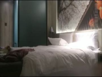 约啪达人-微信2500元约操女神范气质短发美女小姐姐酒店啪啪,站在沙发搂着屁股干,女上位快速抽插,叫的销魂淫荡!