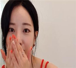 清秀的韩国女主播诱惑