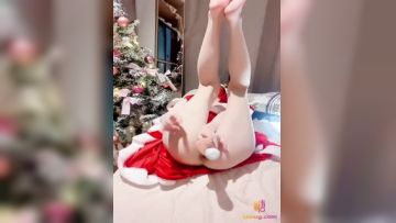 最新圣诞特辑超美极品网红女神 安安老师 享受圣诞少女尽情服侍 摄魂媚眼挺翘嫩乳 阳具速插白虎嫩穴