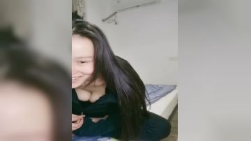 新来的大奶美女全程露脸伺候小哥，把小鸡巴舔成大鸡巴，享受小哥的后入抽插带来的刺激快感浪叫呻吟精彩刺激第02集