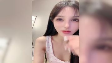 超美网红脸女神妹子，性感白丝比基尼，身材超棒，人间尤物椅子上特写白虎穴第03集