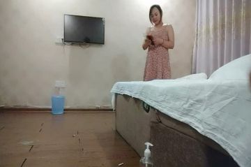 风骚人妻 白嫩大奶饥渴难耐 一顿啪啪内射 害怕流床上还要捂着