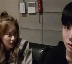 跟女友开房搞暧昧1