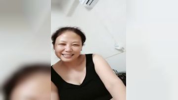 《极品☀️畸形之恋》真正的母子乱伦！儿子喝醉意外看见大奶妈妈洗澡强行把她内射了只好将错就错妈妈还讲述他俩是如何发展的第06集