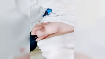 极品大屁股蝴蝶逼骚人妻让大哥玩逼好刺激，听狼友指挥双插逼逼和菊花，高潮迭起淫水一直喷看着好刺激别错过第05集