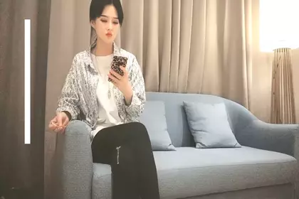 高颜值气质妹子啪啪，苗条身材上位骑乘自己动后入侧入猛操