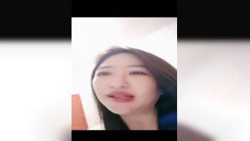 吊钟奶轻熟女少妇黑丝情趣衣，掰穴自慰，大黑蝴蝶逼红萝卜自慰插穴没入