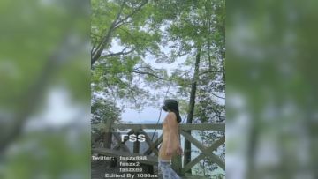 《重磅✅核弹网红✅精品》天花板级别露出界狂人推特网红FSSZX888景区人前挑战露出人工湖里尿尿脱光大摇大摆散步不怕被人看见第01集