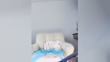 肤白貌美大长腿,气质女神尤物，椅子上露脸手指扣逼，淫水很多，躺下露出干净的蝴蝶美鲍鱼第03集