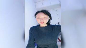 黑丝情趣露脸风骚大姐姐镜头前的诱惑，妩媚风骚完美展示，揉捏骚奶子自慰逼逼，舔弄手指上的淫水，精彩刺激第01集