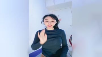 黑丝情趣露脸风骚大姐姐镜头前的诱惑，妩媚风骚完美展示，揉捏骚奶子自慰逼逼，舔弄手指上的淫水，精彩刺激第02集