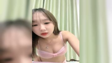 肉嘟嘟甜美小公主，新人可爱粉色内衣，全裸自慰，道具自慰插穴，少毛小蝴蝶第05集