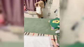 新来的骚妹子全程露脸丝袜诱惑，大奶子小骚穴道具抽插玩弄跳蛋自慰自己爆菊花，酒瓶子插逼淫声荡语不断刺激第06集