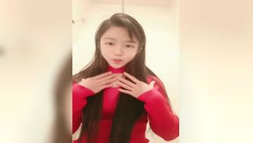 校花女神性感黑丝露脸在厕所偷偷的挣狼友的压岁钱，听狼友指挥揉奶抠逼，把自己搞到高潮喷水舔弄手指好骚啊第01集