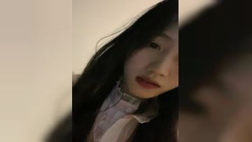 新人女仆装漂亮妹子，露脸手持镜头拍摄，特写蝴蝶逼手指揉痘痘自慰第01集