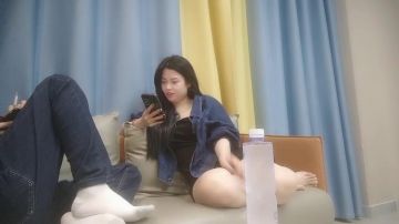 小马循环同城约炮丰满牛仔妹，善用深喉!