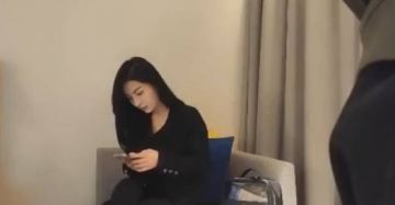 人气爆棚 顶级美女白虎穴高跟鞋沙发勐操 最后服务没到位起争执