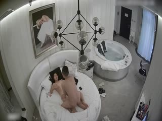 #情趣酒店豪华房偷拍非常能干的眼镜男床上干到浴缸站着快速抽插5-25