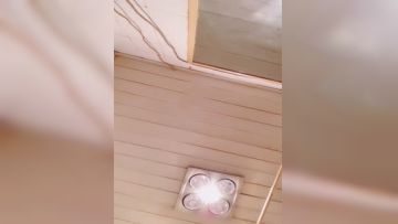 你的甜美学妹上线了，全程露脸一边跟狼友聊天一边发骚，揉奶玩逼看特写，听狼友指挥自慰逼逼呻吟，清纯可爱第03集