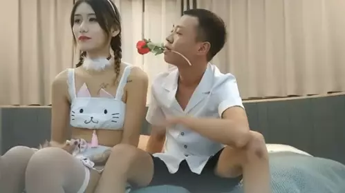 黄先生探花长相清纯扎着两个辫子萌妹啪啪 换上可爱情趣装骑乘猛操 ！