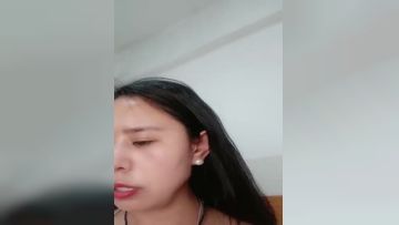 素人花样美少妇性感内衣搔首弄姿掰穴自慰，特写小粉蝴蝶逼