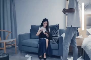 长裙大长腿少妇，苗条身材穿上性感情趣装黑丝，口交抱着勐操呻吟娇喘