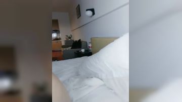 披肩发高挑妹子露脸黑网袜性感身材和大屌男友调情露脸口交，啪啪战白虎第06集