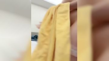 皮肤白皙的极品无毛逼风骚少妇跟小哥激情啪啪大秀，无套爆草各种抽插干出白浆，舔弄带着淫水的大鸡巴真骚啊第04集