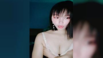 漂亮清纯新人妹子性感比基尼热舞自慰，露出乳头，脱下内裤露出鲜嫩鲍鱼第04集