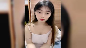 七彩主播--幼校老师❤️：极品在校大奶老师~B粉嫩啊~爱了爱了，校园清纯，回家露大淫屄，判若两人！第03集