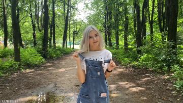 9月最新流出人气很高的网红八字巨乳嫩妹伊娃清纯牛仔连衣裙公园散步露出找个人少的地方啪啪野战