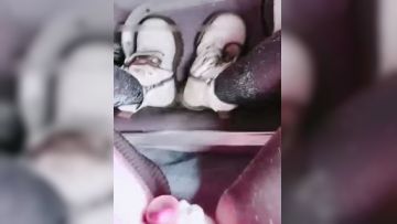 【冒险❤户外一姐】朵朵爱喷水✨女神公交车上跳蛋自慰大哥就在旁边超刺激人前潮吹公交站台失禁狂喷超嗨第02集