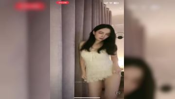 最新流出❤️《疯狂抖音》颜值反差婊美女穿超短裙，露内裤跳舞