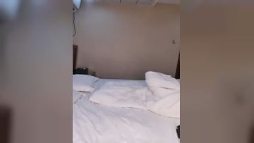 年轻嫩妹小萝莉全程露脸初次下海，黑丝女仆诱惑脱光了诱惑狼友精彩小秀，撅着屁股给狼友看，掰开逼逼看特写第03集