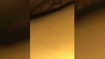 少妇吃鸡野战穿着睡衣第一次被拉到楼道啪啪太刺激了操了没几分钟就内射了鲍鱼真肥1080P高清第01集