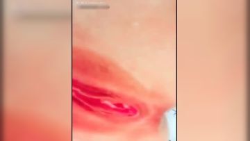 【在线】性感漂亮的网红女神鹿少女跳艳舞ZW后又去勾引在沙发上睡觉的表弟