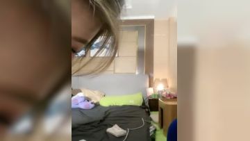 核弹！成都小嫩模！【你的KK】扭动极品小蛮腰！ (1)