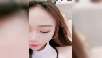 气质高挑御姐范妹子白色丝袜道具自慰，太骚了特写大美鲍鱼淫水长流白浆渗出第01集