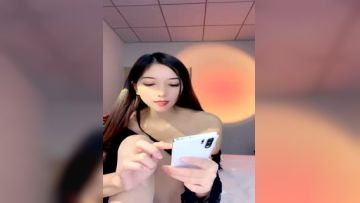 气质高挑长发御姐范美少妇露脸自慰掰，透明黑丝热舞大秀身材第01集