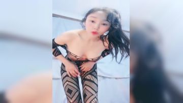 气质轻熟女大姐姐露脸大秀激情，丝袜情趣装扮诱惑，互动狼友发骚，揉奶玩逼各种展示，淫声荡语精彩不断刺激第03集