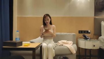 高颜值大奶妹子，口交上位骑坐性感屁股站立后入勐操